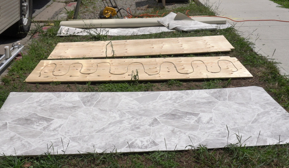 Lay a zig-zag bead of glue in the middle of the panel.